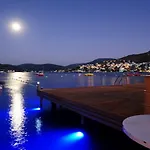 Mavi Turkbuku Otel 4*